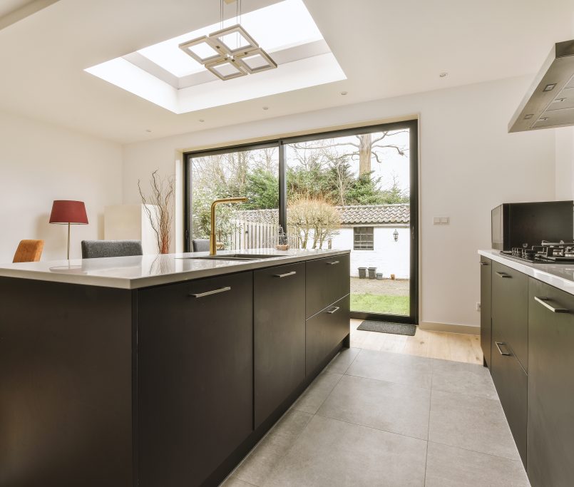 breakfast bar and modern equipment